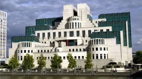 The UK's Secret Intelligence Service Launches Dark Web Portal to Recruit Spies in the Russian Federation